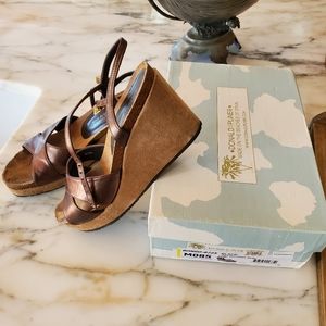 DONALD PLINER, Metallic Cork Wedge Sandal, 8.5 M